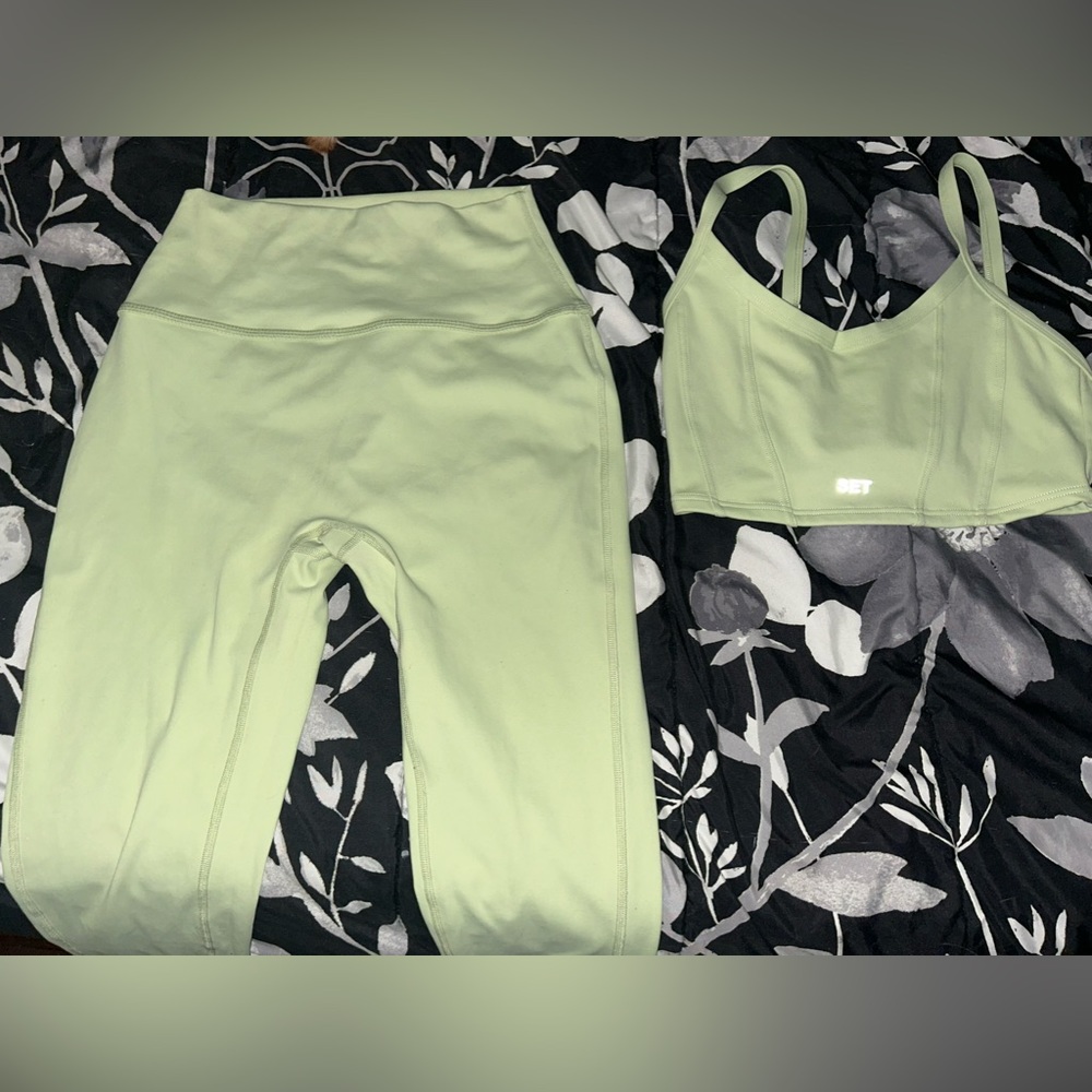 2 Piece  Women’s Athletic Set Light Green